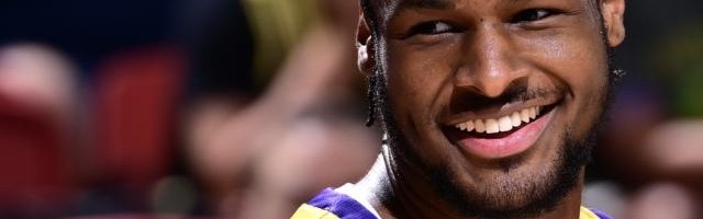 开云体育官方网站-湖人全员陪太子读书！詹姆斯坦言新季目标并非冲冠