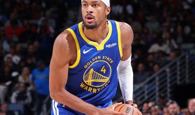 开云登录入口-21届第五位提前续约首轮秀 穆迪中产年薪落袋为安