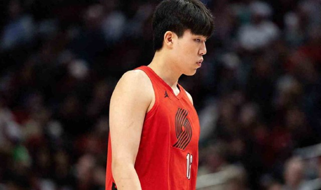 开云登录入口-杨瀚森打满24分钟拿15分9板5助，他到底算进步还是还在适应|中锋|杨翰森|菲尼克斯太阳队|金州勇士队|克利夫兰骑士队_新浪新闻