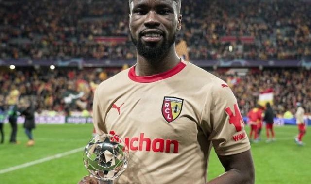 夏窗大冤种：后防大将遭退货，朗斯被耍要告罗马