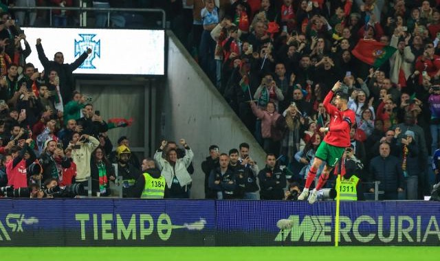 kaiyun sports-C罗梅开二度 5比1狂胜波兰 葡萄牙小组第一出线！