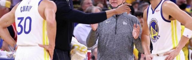 开云登录入口-勇士下赛季砸4亿冲冠？多位冠军拼图入市难全留下