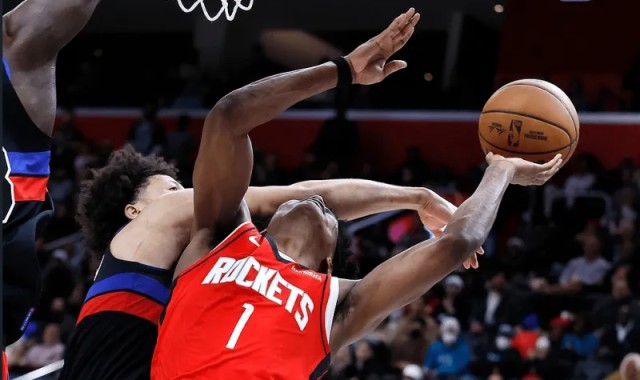 开云官方网站-比赛火药味很重？乌度卡：预料会有摩擦，这符合两队的球风